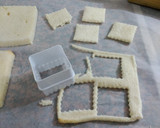 Foto del paso 2 de la receta: Galletitas de pan de molde (facilísimas)