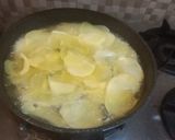 Foto langkah ke 1 dari resep Kentang kriuk asam manis.