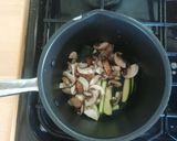 A picture of step 2 of Quick dried shrimp noodles.