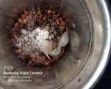 A picture of step 3 of Cluster beans curry.