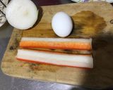 Foto del paso 2 de la receta: Rollos de lechuga con atún ahumado y surimi