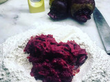 Ñoquis remolacha a la manteca de romero y curry