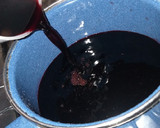 Foto del paso 8 de la receta: Panna cotta de coco🍮🥥 con coulis de jamaica y mezcal oaxaqueño