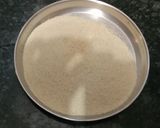 रवा बर्फी (rava barfi recipe in Hindi) रेसिपी चरण 2 फोटो