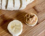 Une image de l'étape 2 de Bouchées glacées banane, beurre de cacahuète, chocolat et coco.