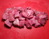 Foto del paso 1 de la receta: Ternera en salsa con guisantes y especias nobles