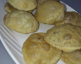A picture of step 5 of Poori/luchi 2.