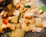 Foto langkah ke 5 dari resep Oseng kikil cabe hijau.