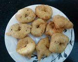 A picture of step 1 of Sambhar vada.