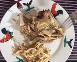 A picture of step 2 of Mee Suah In Chicken With Ginger And Oyster Mushrooms Soup.
