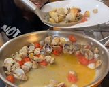 Foto del passaggio 8 della ricetta Spaghetti alle vongole