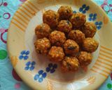 A picture of step 3 of Moong daal khasta kachori.