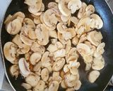 Foto del paso 4 de la receta: Filete en salsa de estragón con champiñones