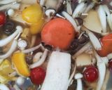 Gambar langkah 7 resipi Tumis Air Lobak Merah Bersama Cendawan Campur Dan Tauhu.
