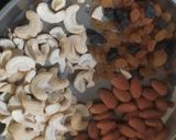 ડ્રાયફ્રુટસ ચીક્કી (Dryfruits Chikki Recipe In Gujarati) રેસીપી સ્ટેપ1ફોટો