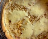 Foto del paso 3 de la receta: Tarta de cebolla caramelizada, jamón y queso 🧀