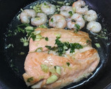 Foto del paso 3 de la receta: Salmón con gambas en ajada