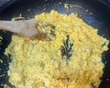 A picture of step 4 of Worlds Best Thai Poo Pad Pong Karee. Crab with Yellow Curry - Perfect - Enjoy :P.