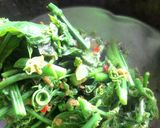 Foto langkah ke 4 dari resep Tumis Pucuk Labu Siam.