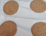 A picture of step 4 of Maria cookie pumpkin Freezer cake.