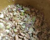 Foto del paso 3 de la receta Conejo al cava con uvas pasas y pistachos