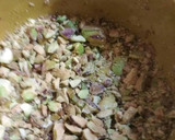 Foto del paso 3 de la receta: Conejo al cava con uvas pasas y pistachos