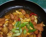 Foto langkah ke 6 dari resep Tumis telor sosis bakso.