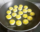 Foto langkah ke 7 dari resep Mini Wingko tabur wijen.