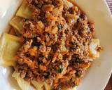 Foto del paso 2 de la receta: Ravioles con salsa y carne y algo más