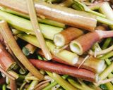Hình bước làm 2 của món Dưa rau muống ăn cơm tấm