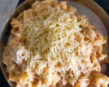A picture of step 4 of Italian white sauce pasta.