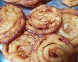 A picture of step 4 of Aloo ki jalebi chaat.
