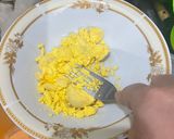 Foto langkah ke 2 dari resep 62. Fried Egg Sando.