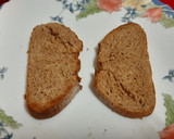 Foto del paso 4 de la receta: Tosta de espelta integral con cebolla confitada, calabacín y rulo de cabra