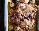 Foto del paso 3 de la receta Conejo al horno, con base de patata, cebolla y calabacín