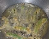 A picture of step 3 of Green chilli pakoras.