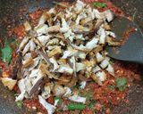 Foto langkah ke 5 dari resep Suwir Mercon Kemangi.