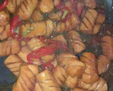 Foto langkah ke 3 dari resep Sosis Pedas Asam Manis.