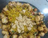 A picture of step 3 of Chatpata kurkure makhana ki chaat.