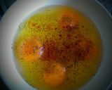 Foto del paso 3 de la receta: Huevos, vegetales y jamón york en cama asada de pan baguette!