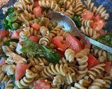 Foto del paso 4 de la receta: Ensalada de tirabuzones integrales con arvejas