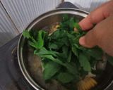 Foto langkah ke 3 dari resep Sayur bening katuk.