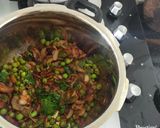 A picture of step 8 of Methi matar pulao.