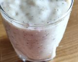 A picture of step 3 of Power pack banana shake with dry fruit.