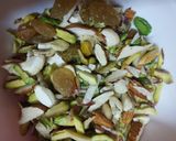 उम्म अली (umm ali recipe in marathi) रेसिपी स्टेप 3 फोटो 