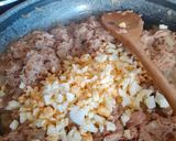 Foto del paso 3 de la receta: Pimientos de piquillo rellenos de atún en salsa
