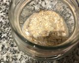 Foto del paso 1 de la receta: Desayuno en frasco para llevar de avena sabor brownie! Con yogur