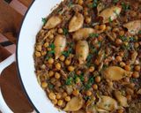 Foto del paso 8 de la receta: Cazuela de calamares con col y garbanzos estofados