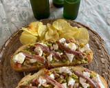 Foto del paso 5 de la receta: Tosta de Burrata de Cabra con Aguacate, Anchoas, Pistachos y Miel 🍯