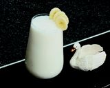 A picture of step 2 of Creamy banana milk.